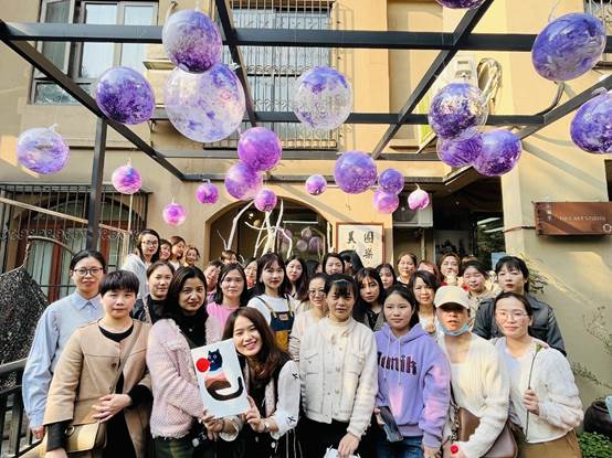 巧手創(chuàng)造 綻放芳華—湖南發(fā)展養(yǎng)老組織女員工開展婦女節(jié)慶?；顒?dòng)