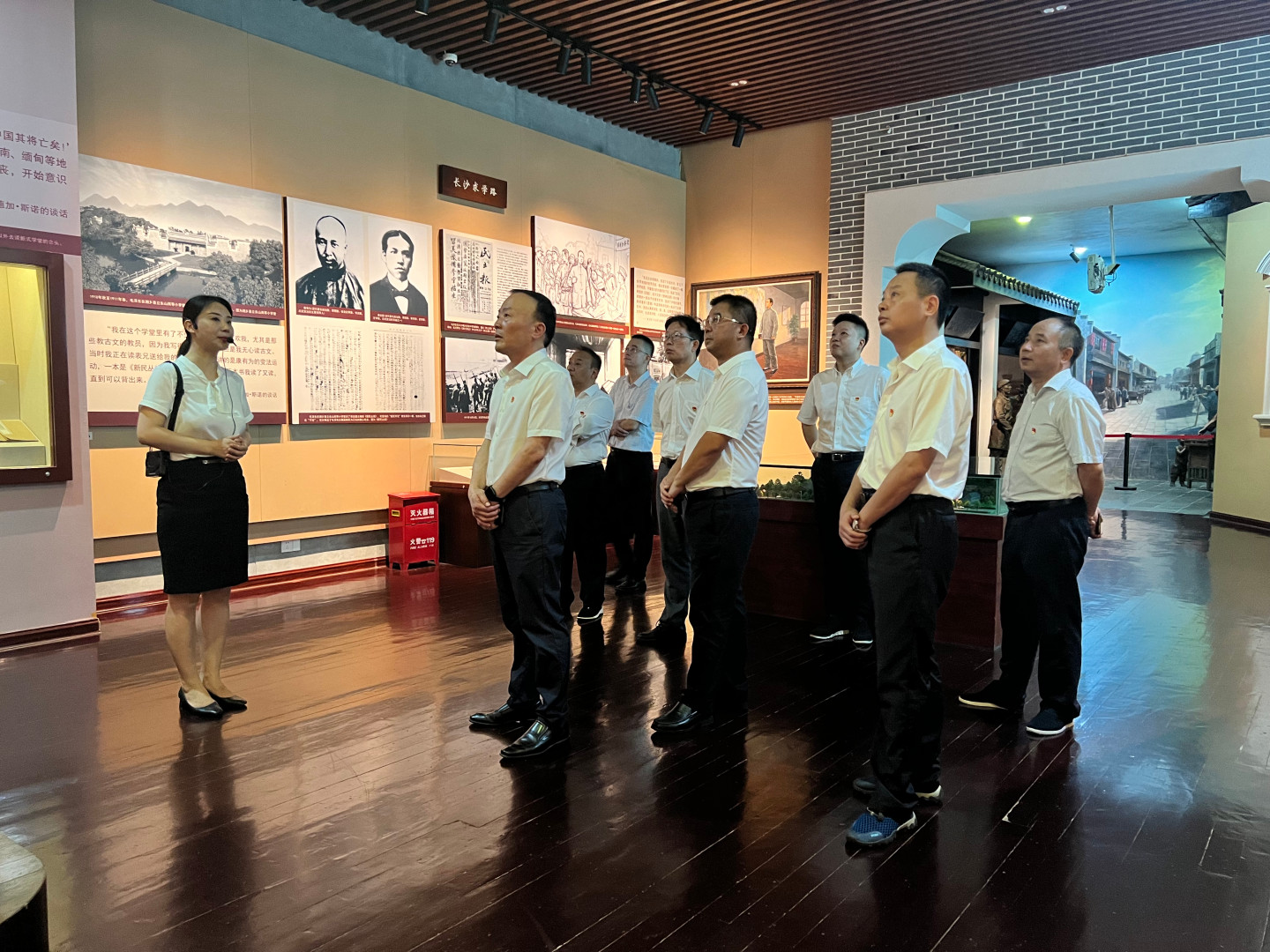公司黨委理論學習中心組開展第7次集體學習暨“不忘初心、牢記使命”主題黨日活動